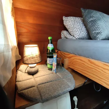בית אירוח Fuer Alleinreisende-1 Person- Single Room- Rustikales Freistehendes Mini Holzfass Zum Schlafen, Mit Angrenzendem Badezimmer! לברקוסן