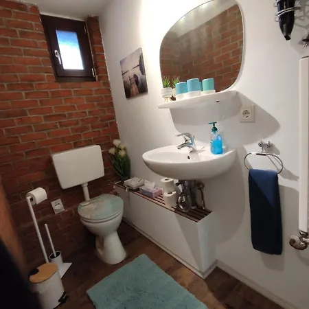 Fuer Alleinreisende-1 Person- Single Room- Rustikales Freistehendes Mini Holzfass Zum Schlafen, Mit Angrenzendem Badezimmer! * לברקוסן