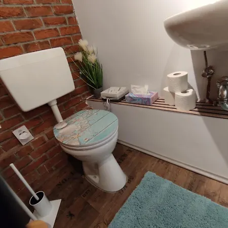 Fuer Alleinreisende-1 Person- Single Room- Rustikales Freistehendes Mini Holzfass Zum Schlafen, Mit Angrenzendem Badezimmer! בית אירוח לברקוסן