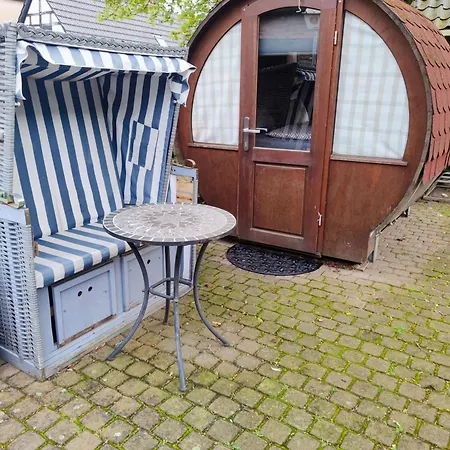 Homestay Rustikales Mini-holzfass: Gemütliches Einzelzimmer Mit Bad Leverkusen